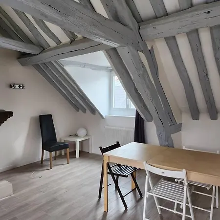 5 Chambres, Spacieux Et Calme Appartamento